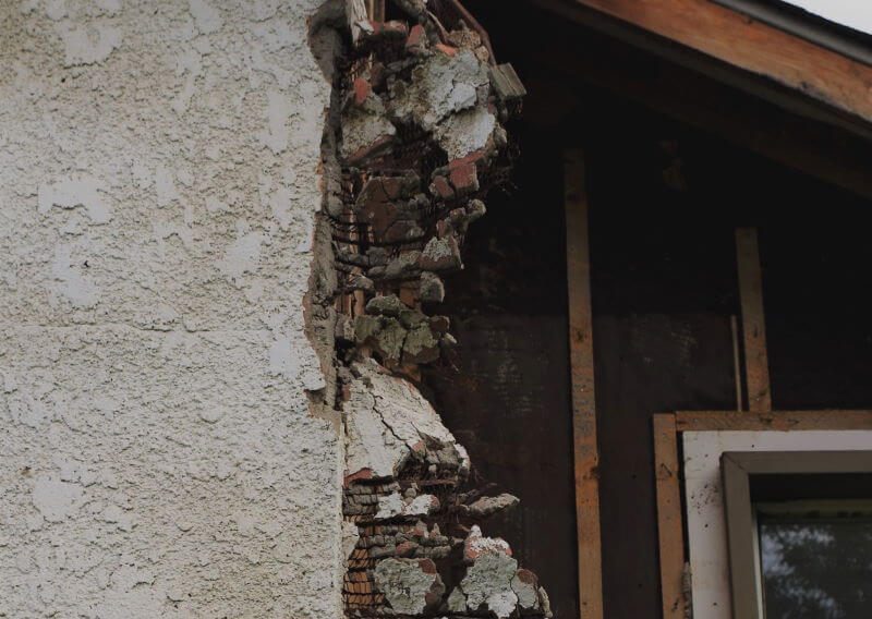 Selling house with damaged asbestos