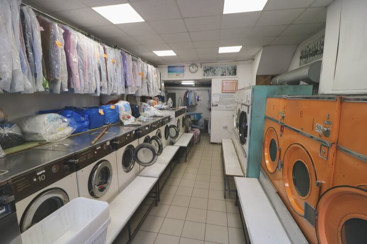 Sell commercial building launderette